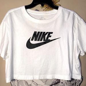 Nike Cropped Top